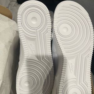 Nike Air Force 1 brand new white leather size 7Y (big boys)